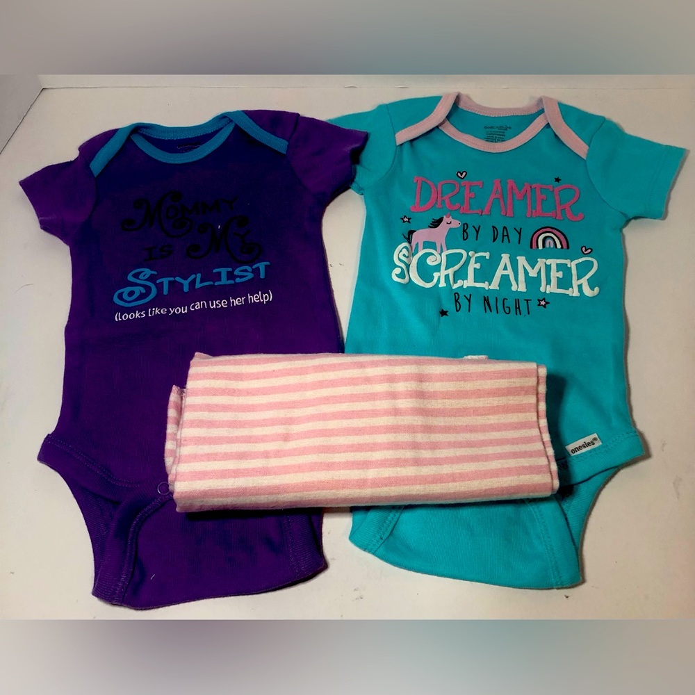Gerber Onesies Brand Baby Clothes 2 Pack With Bonus. 0-3months